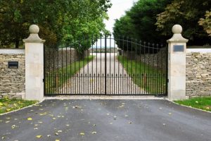 Gates,and,drive,of,a,country,estate